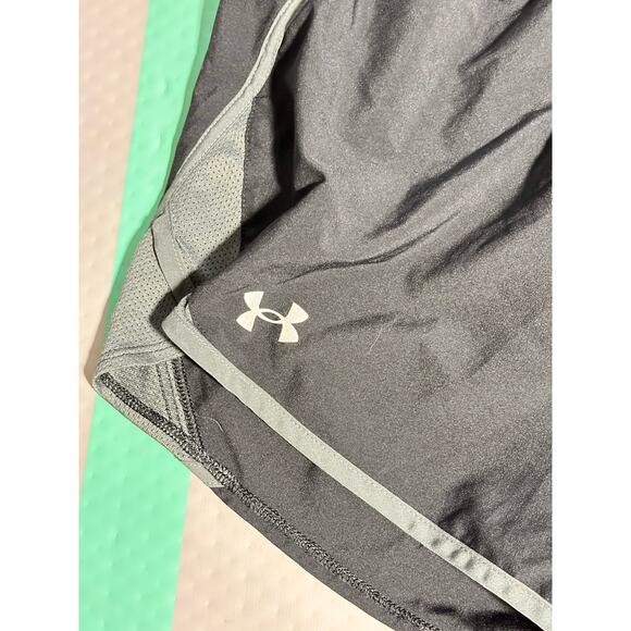 Under Armour Black Gray Loose Fit Running Athletic Shorts Activewear SM - Picture 3 of 9